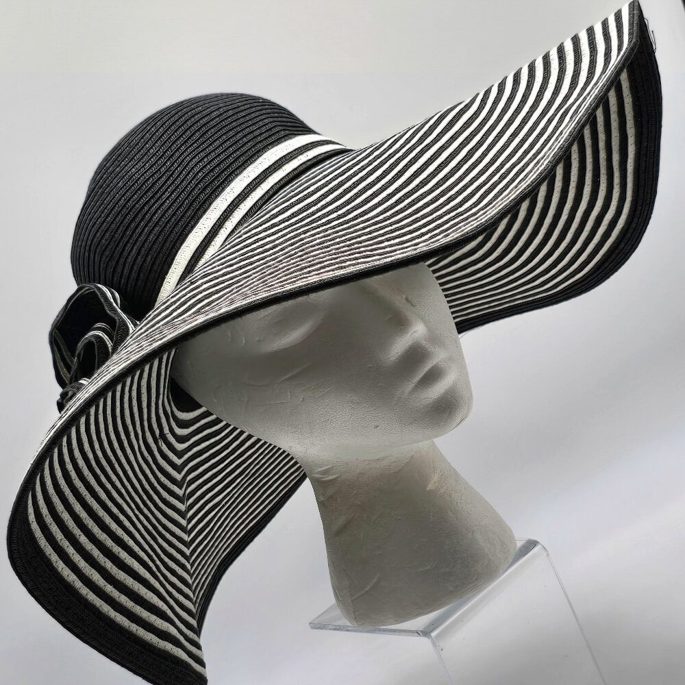 White House Black Market Black & White Floppy Hat